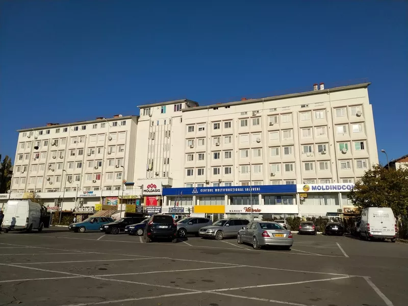 PROPRIETAR!!!  Chirie apartament cu 2 camere+living 